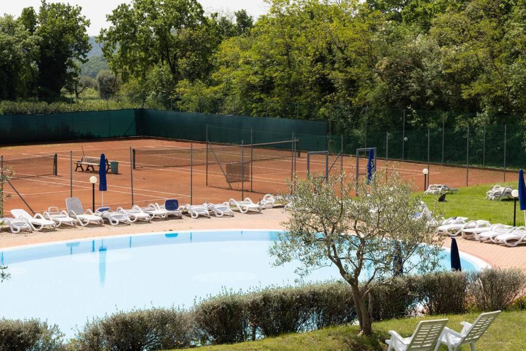Corte Collina, Piscine, Tennis